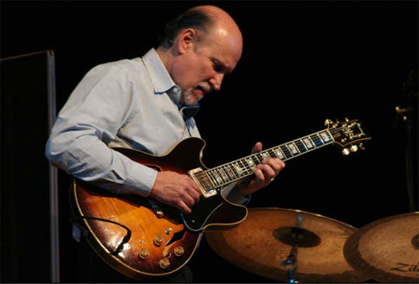 John Scofield playing his Ibanes AS200