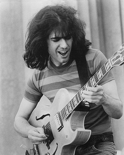 Pat Metheny playing his Gibson ES-175