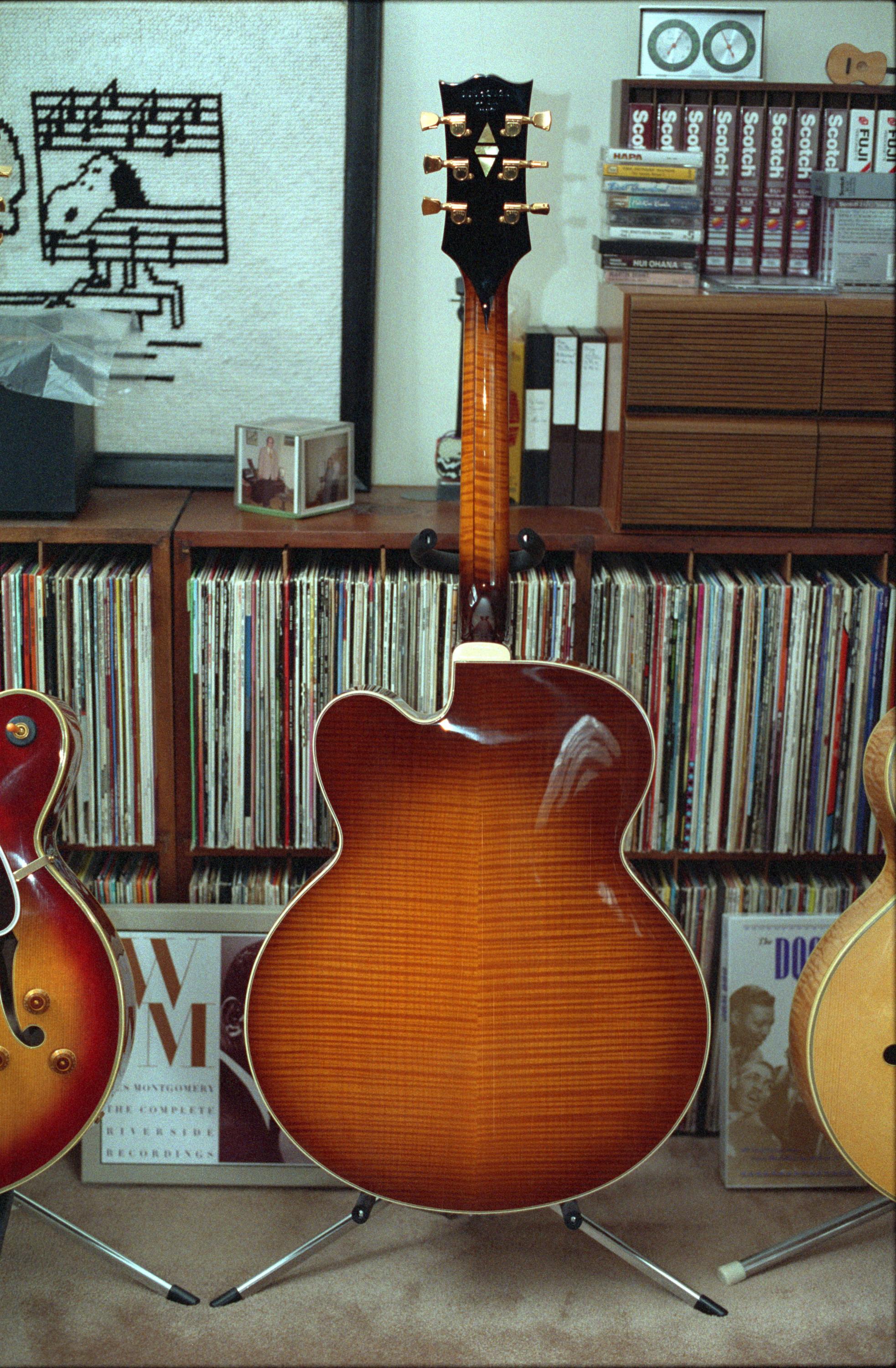 Oval Hole Archtops-western-sky_44-jpg