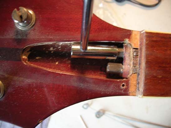 Truss Rod Adjusting-refret_rickenbacker_bass_adjusting_double_truss_rod-jpg