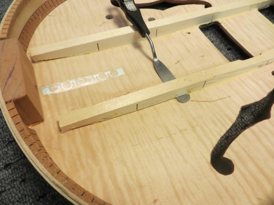 Unfortunate top brace fitting in new Gibson ES-275-27510-jpg