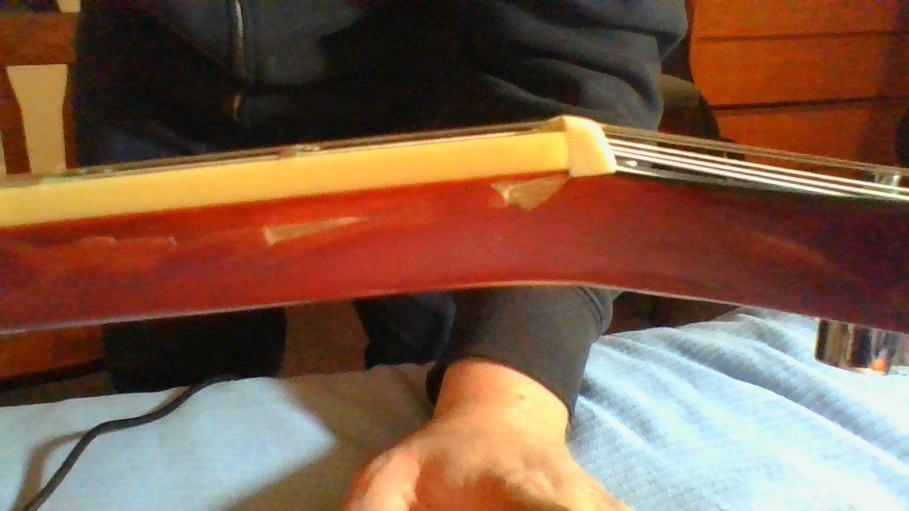 Respraying finish cracks in beater guitar-win_20210401_23_17_12_pro-jpg