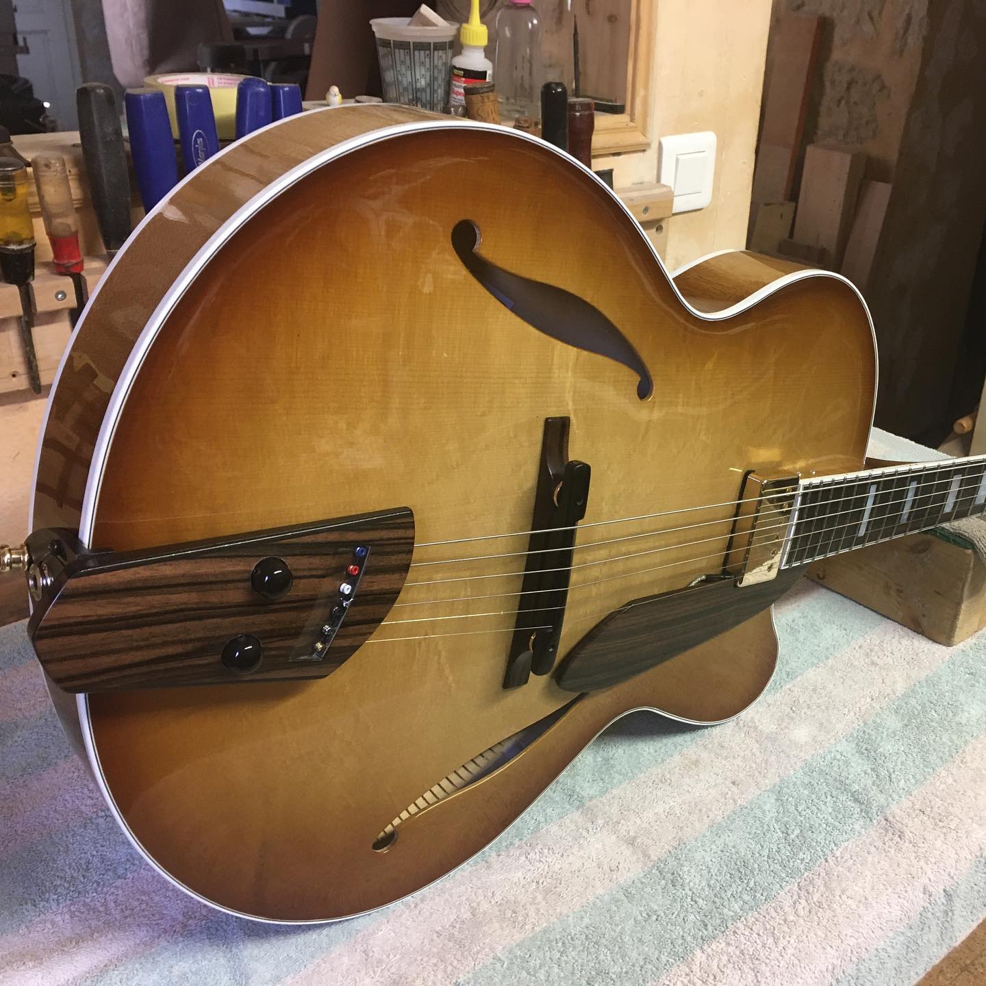 Trenier guitars-193386241_4500661966665324_6616559290095870756_n-jpg