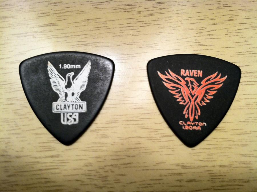 Pick for nylon string guitar discount
