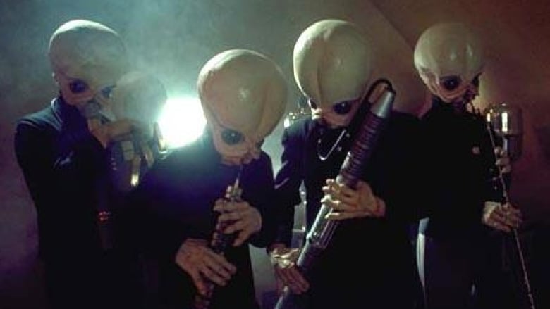 What does it mean when someone calls you an ET (maybe alien in good English) ?-98eebbc6-96ab-442b-90f3-fc102043852d-jpeg