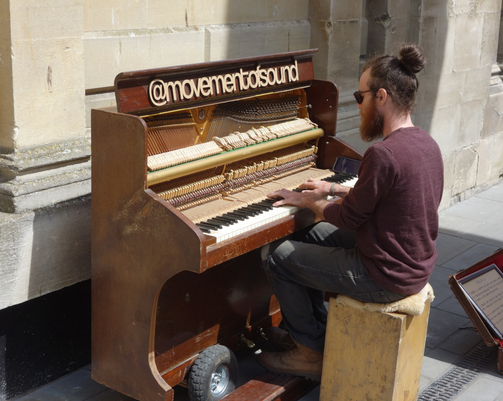 The excellent buskers of Bath (England)-piano-jpg