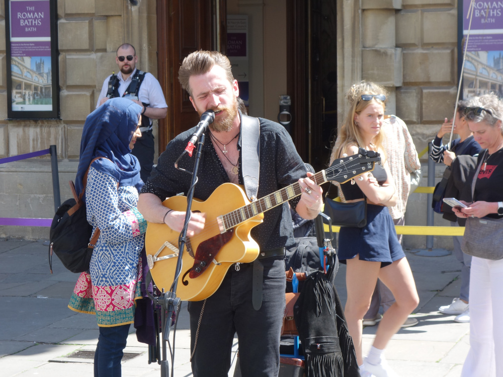 The excellent buskers of Bath (England)-guitar2-jpg