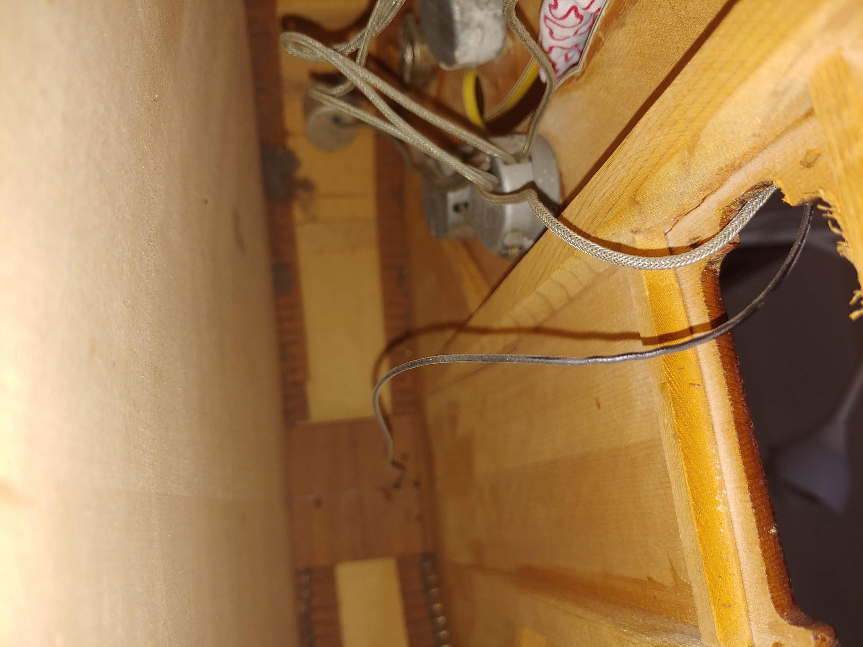 Gibson Super 400 - Is thick thick top around neck pickup (1cm/0,39in) normal?-20230504_192223-jpg