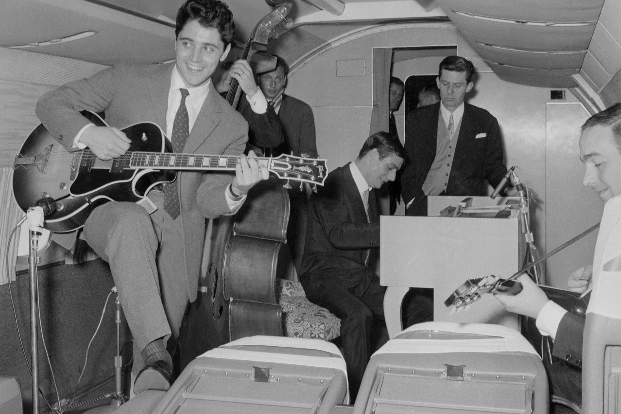 Sacha’s guitar, as played by Pele?-10184069-1959-l-arrivee-de-la-caravelle-jpg