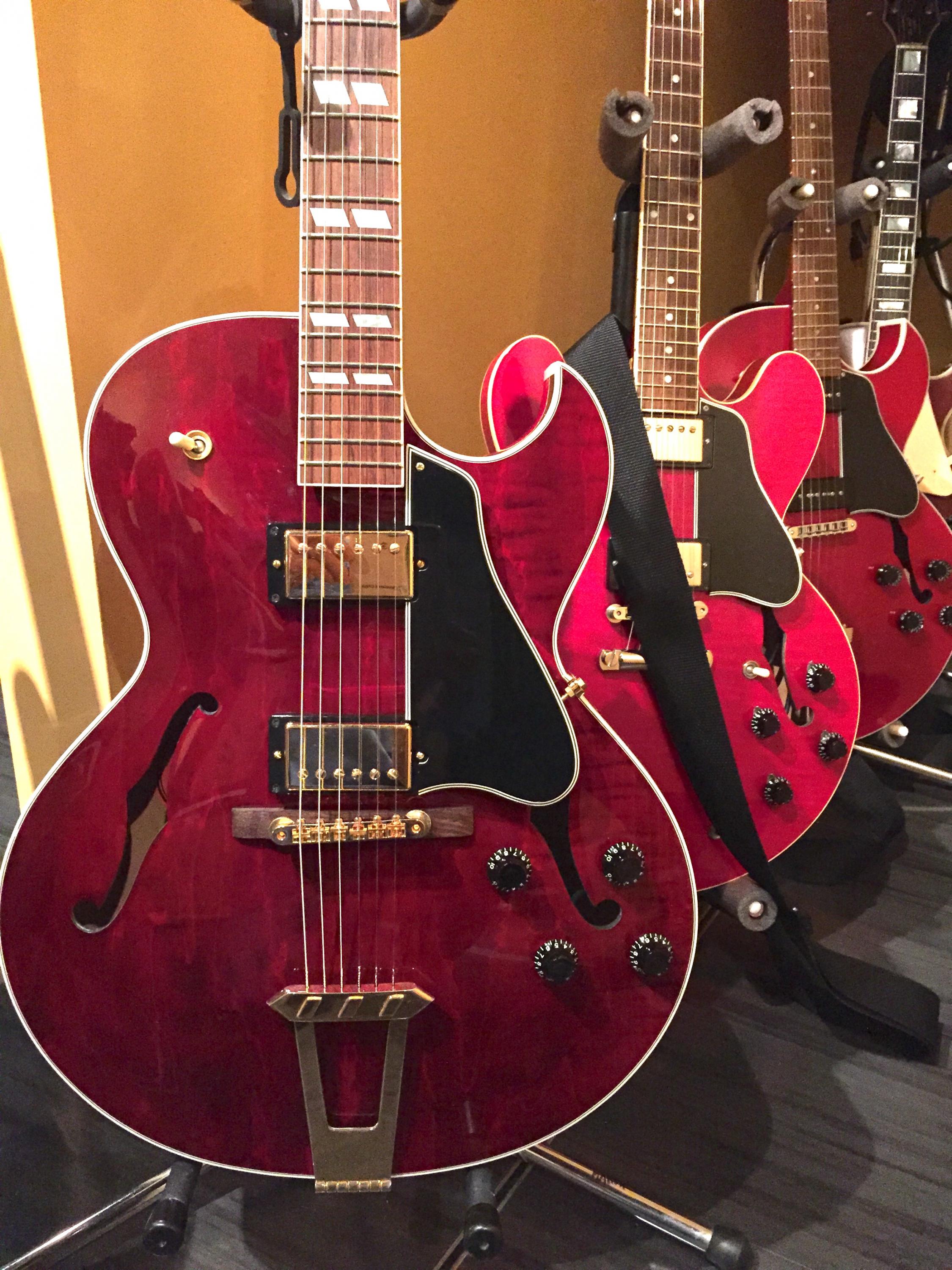 The Gibson Wine Red question vs Red or Transparent Cherry-es175-jpg