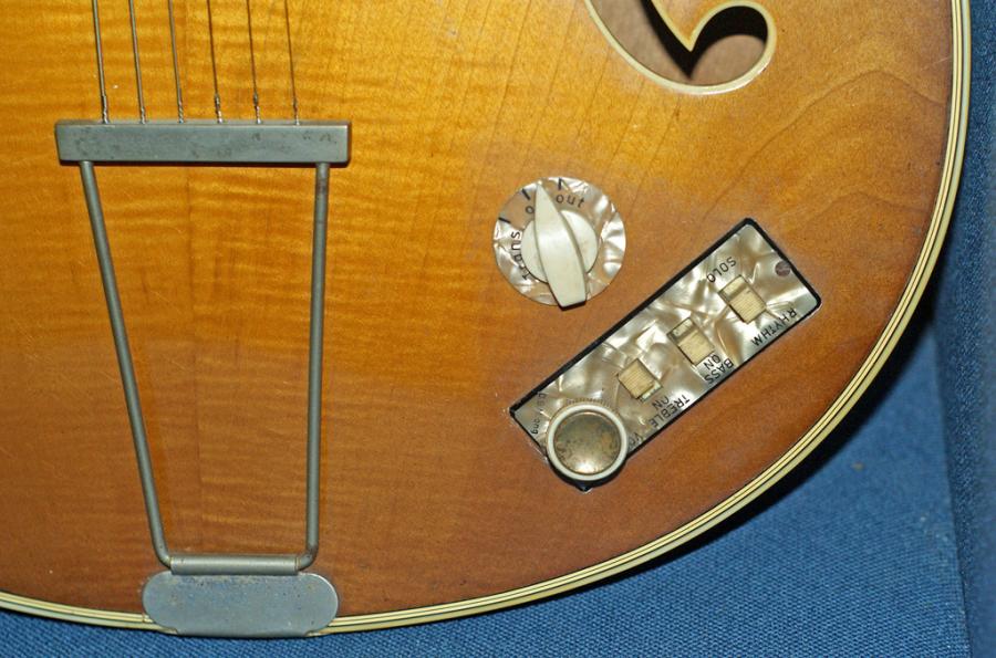 Help identify H&ouml;fner-4-jpg