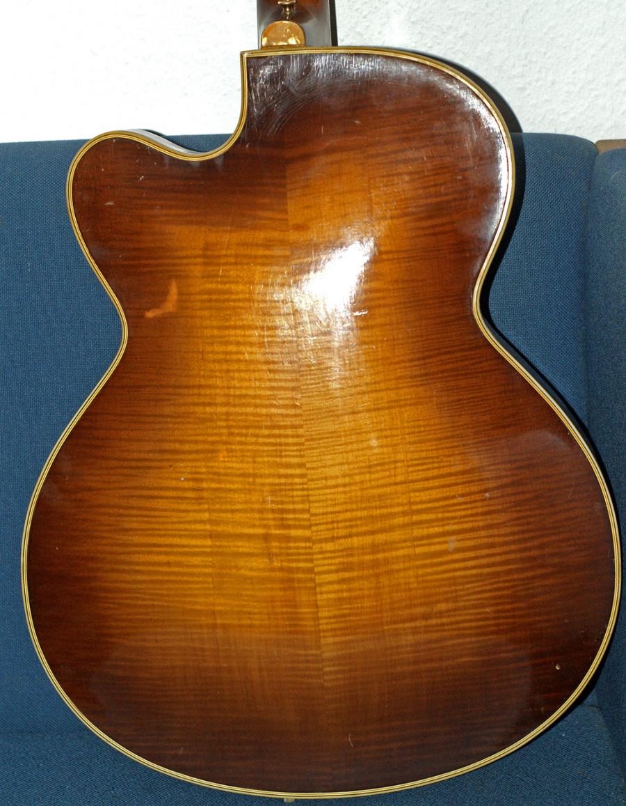 Help identify H&ouml;fner-8-jpg