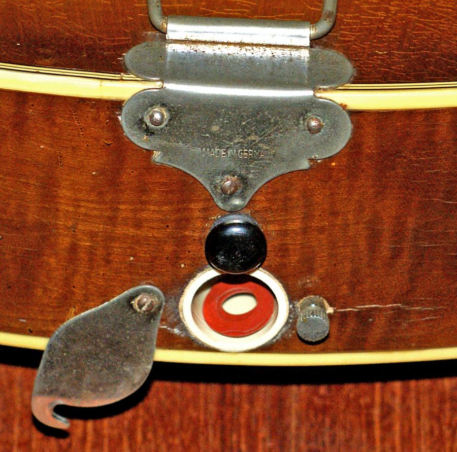 Help identify H&ouml;fner-14-jpg
