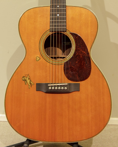 INCOMING ... An acoustic guitar-i-dm4zbdx-l-jpg