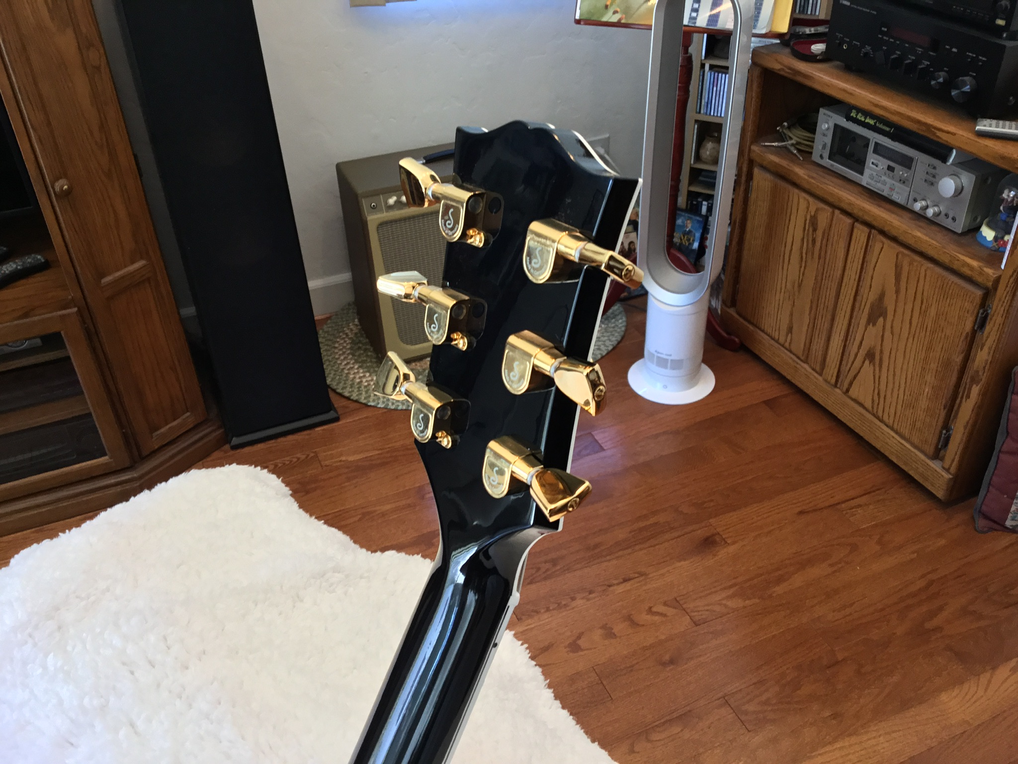The truth about black hollowbody guitars?-bd8e0d1d-d475-4e48-9725-6b1c46bff934-jpeg