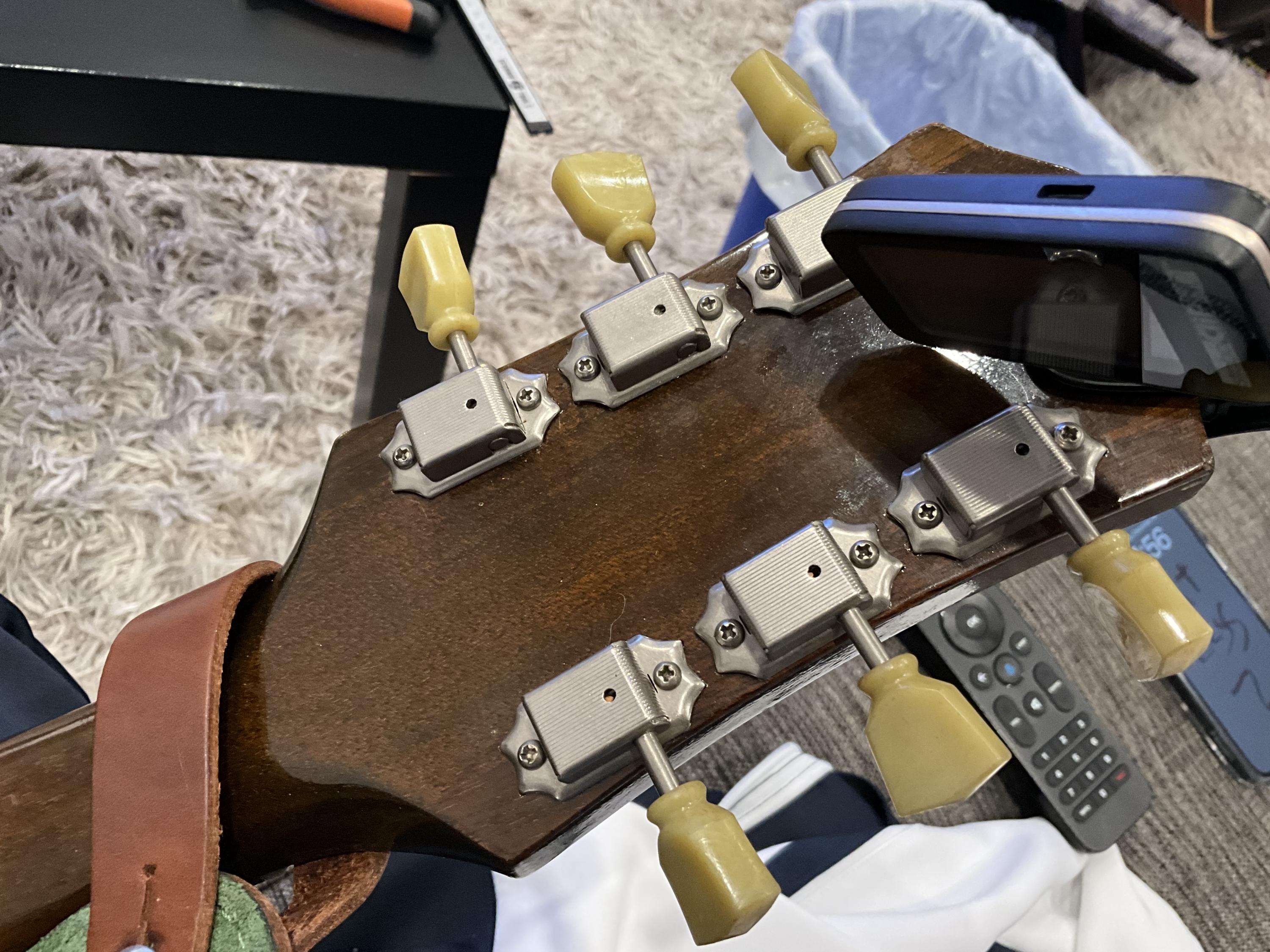 Help!  D-169400 Tuner Replacement Help 3x3.  Epiphone 64&rsquo; sorrento-img_0463-jpg