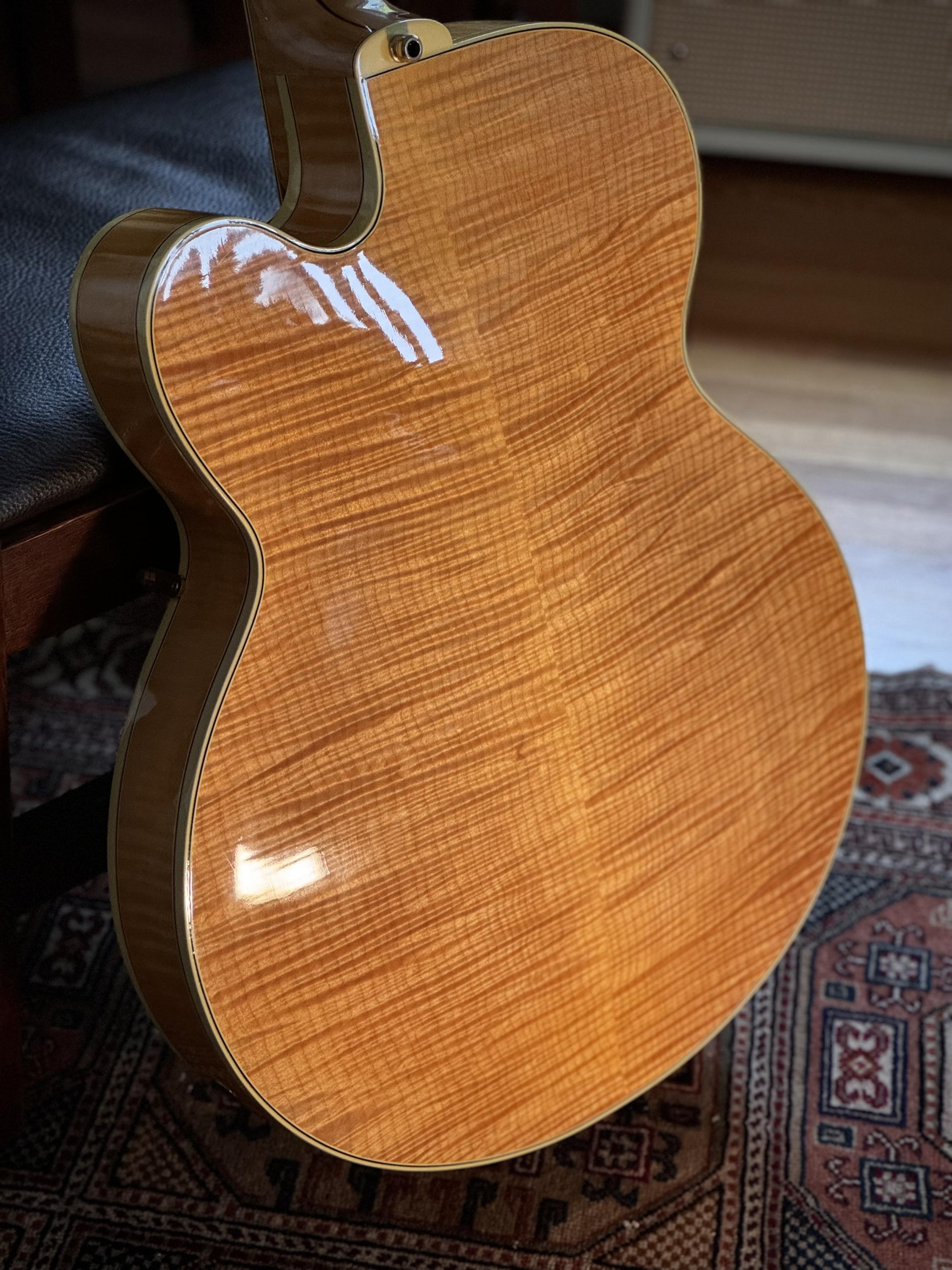 Is there any difference between the gibson l5 James W. &quot;Hutch&quot; Hutchens signed and th-img_9356-jpg
