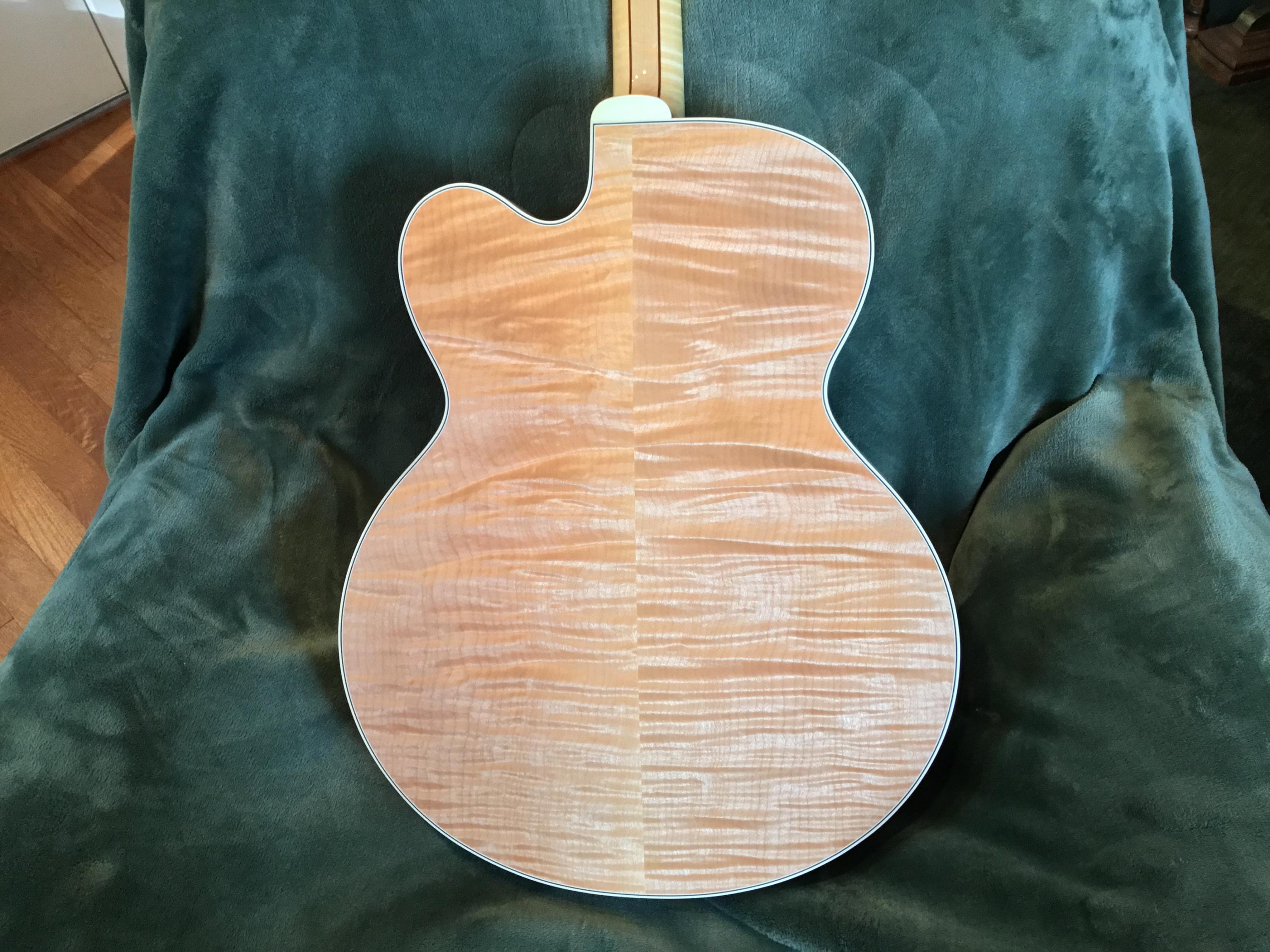 Is there any difference between the gibson l5 James W. "Hutch" Hutchens signed and th-img_0504-jpg
