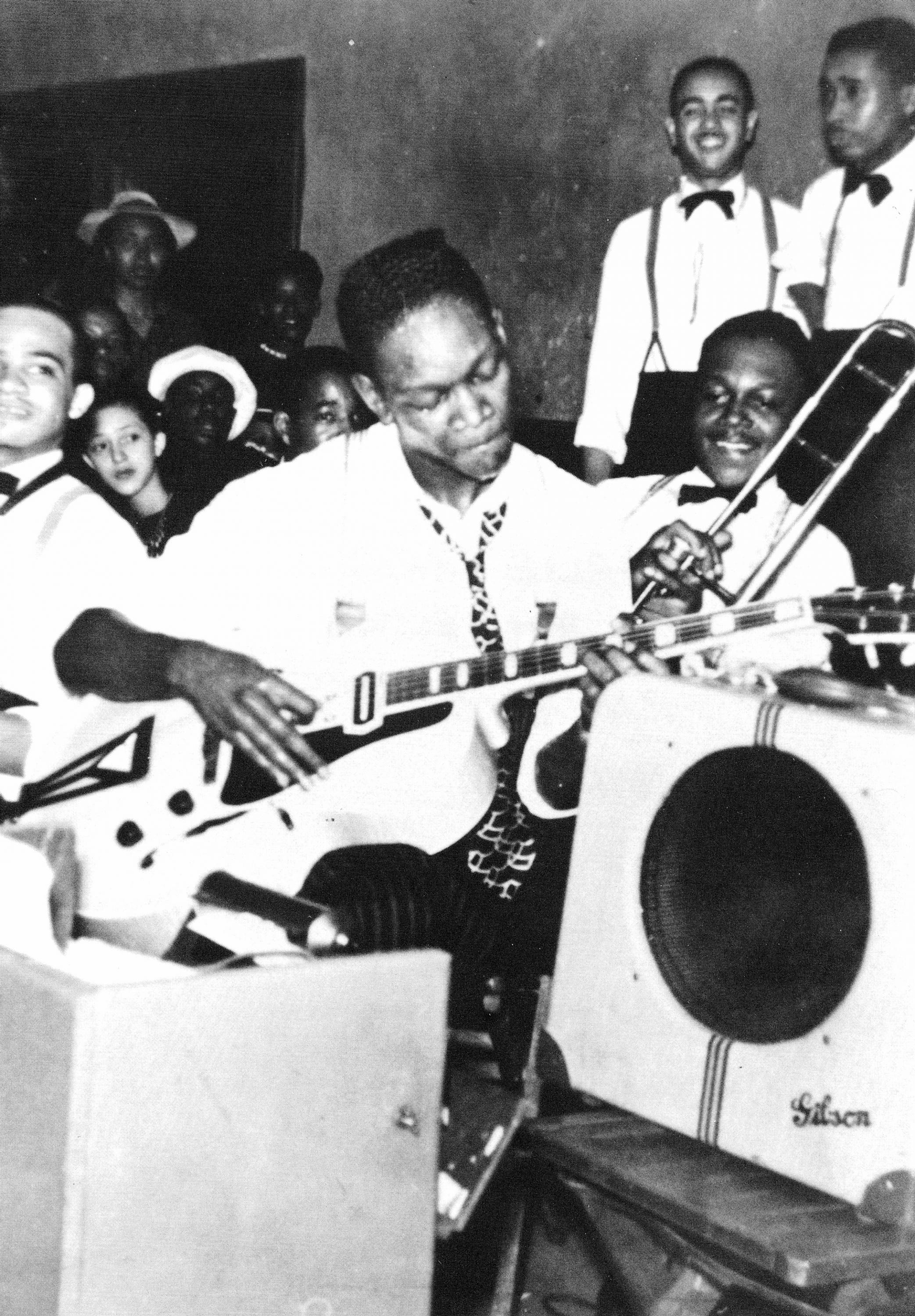 Gibson back in the amp business-charlie_christian-1-1844503514-jpg
