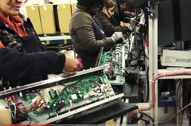 Gibson back in the amp business-factory-fender-amp-assembly-hand-jpg