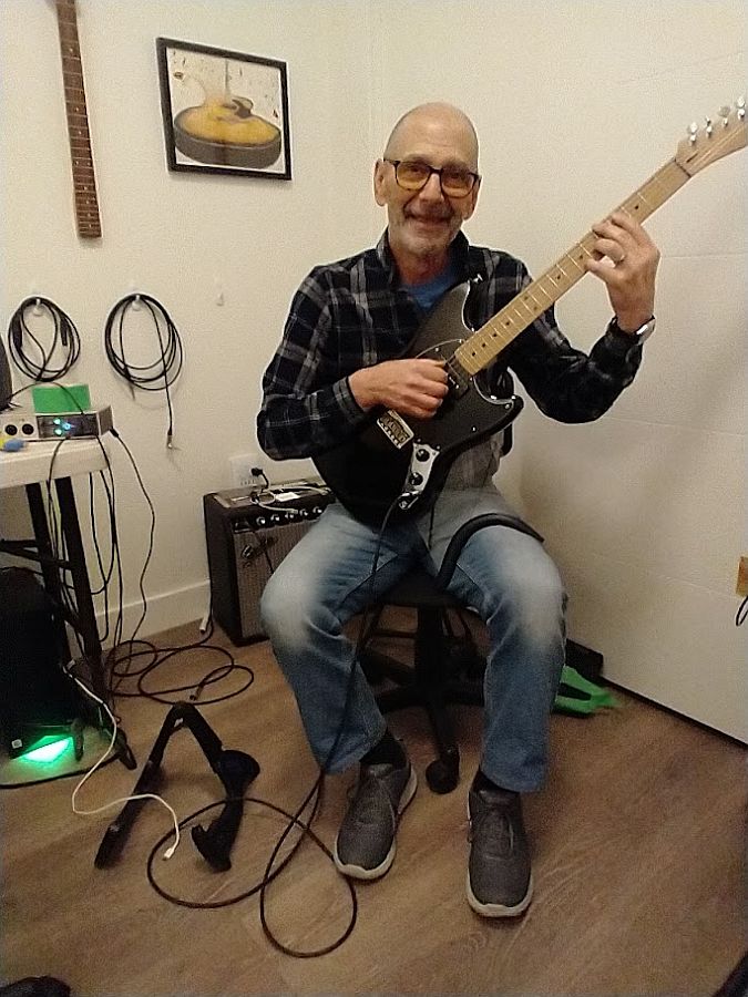 EDIT: Gizmo has arrived.  New photo and  happy me.-guitarliftwithmustang-01-25-2024-jpg