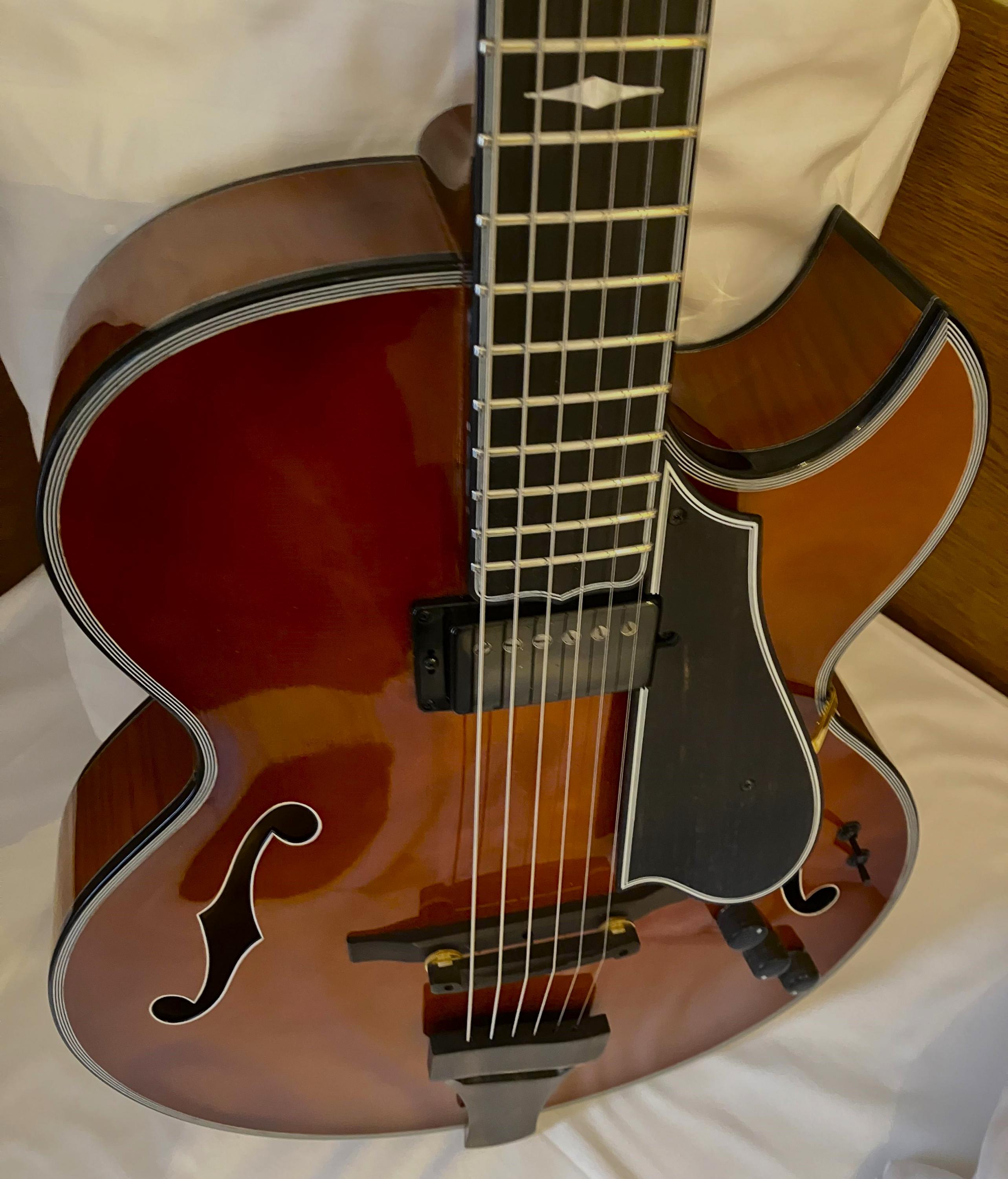 Archtop with additional, blendable Piezo (built in) &amp; just 1 Jack-01b-jpg