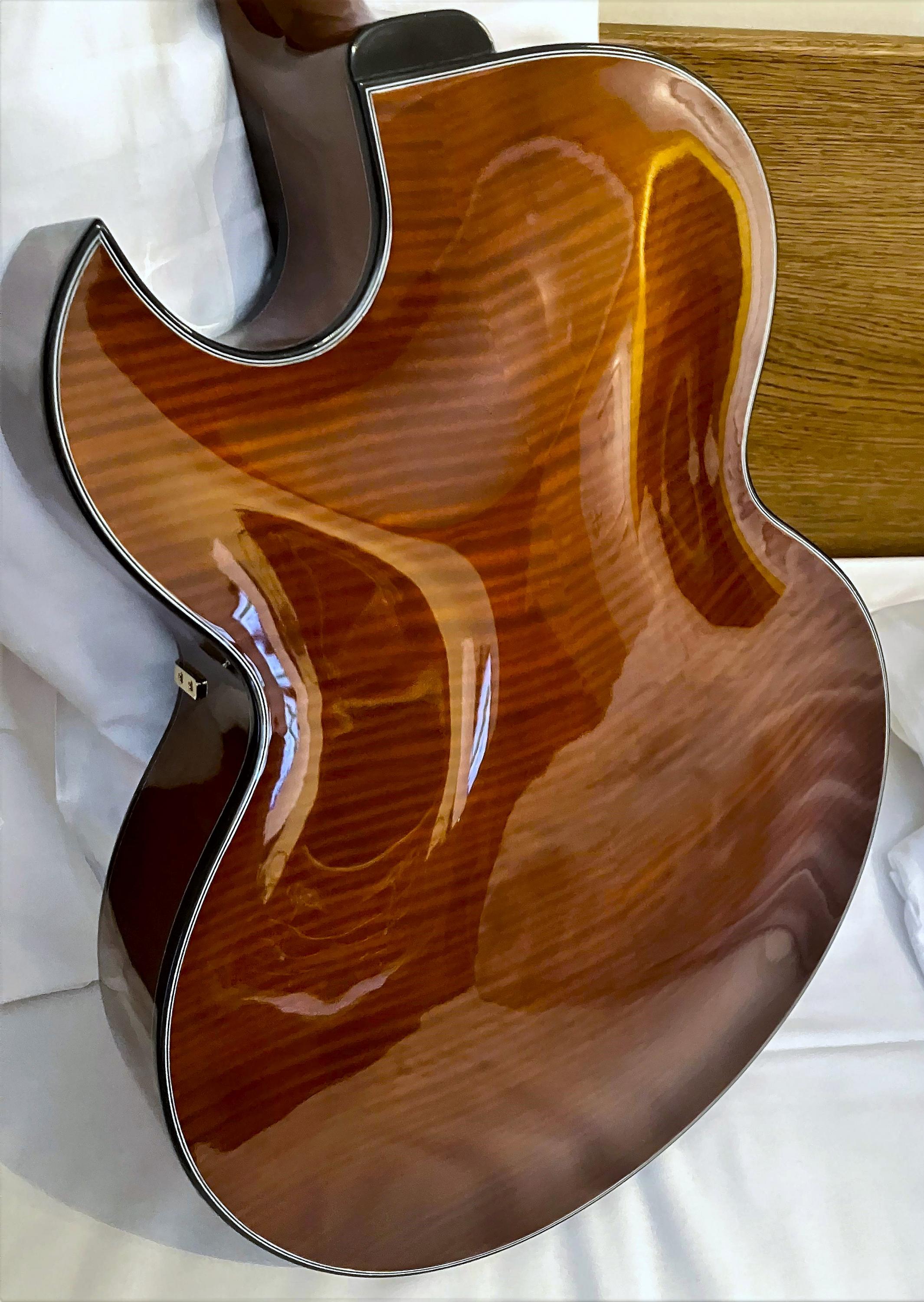 Archtop with additional, blendable Piezo (built in) &amp; just 1 Jack-04b-jpg