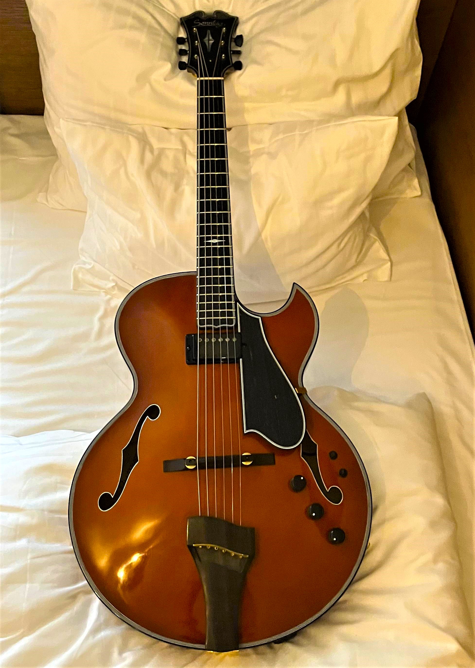 Archtop with additional, blendable Piezo (built in) &amp; just 1 Jack-06b-jpg