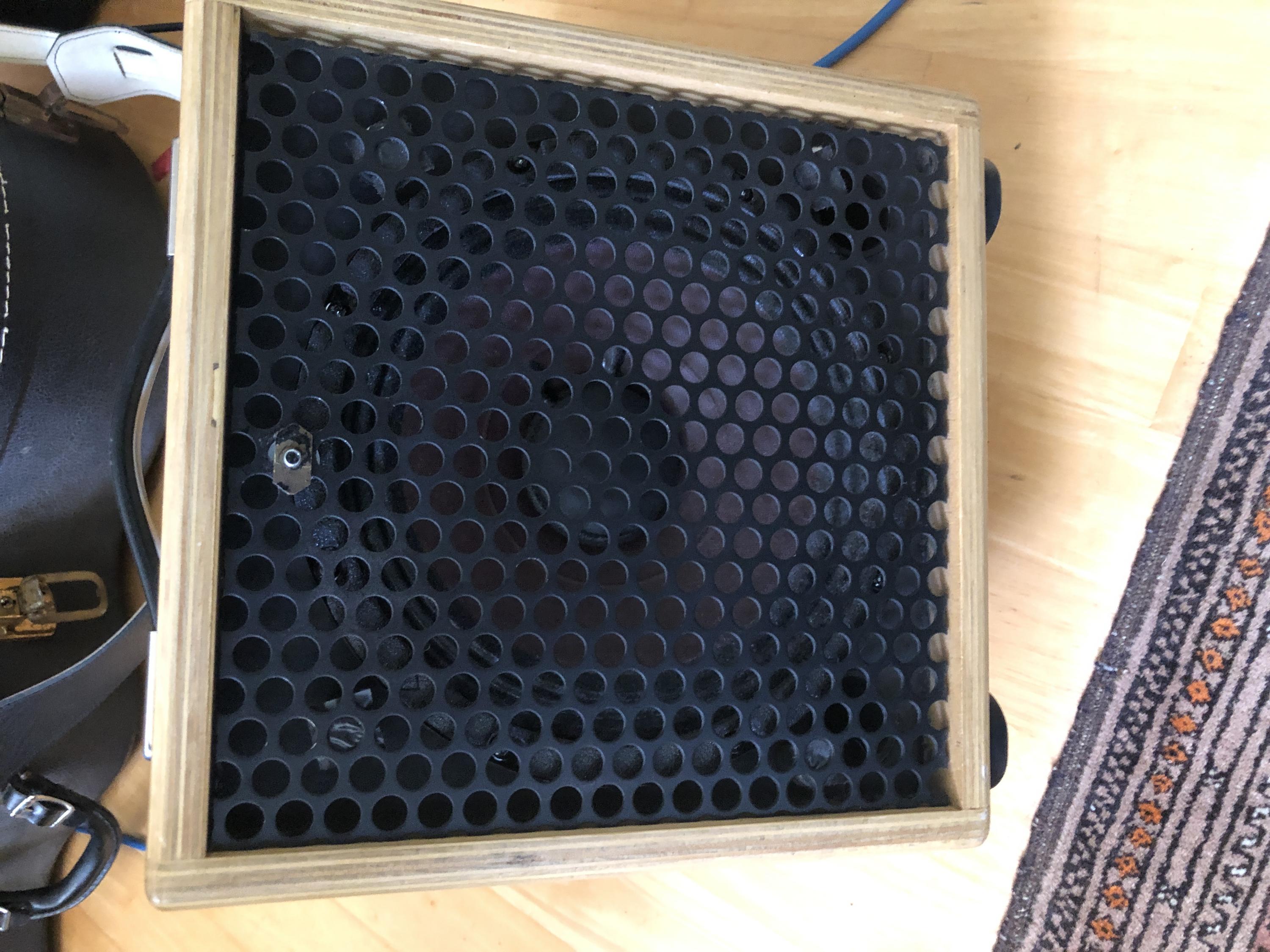 Can you show me your 1x8" guitar amp?-img_3183-jpg