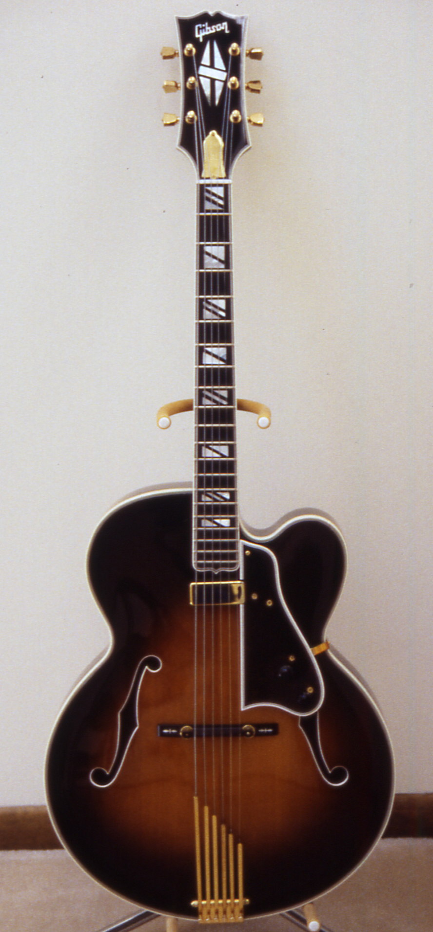 Gibson Super V-super-v-bjb-front-jpg