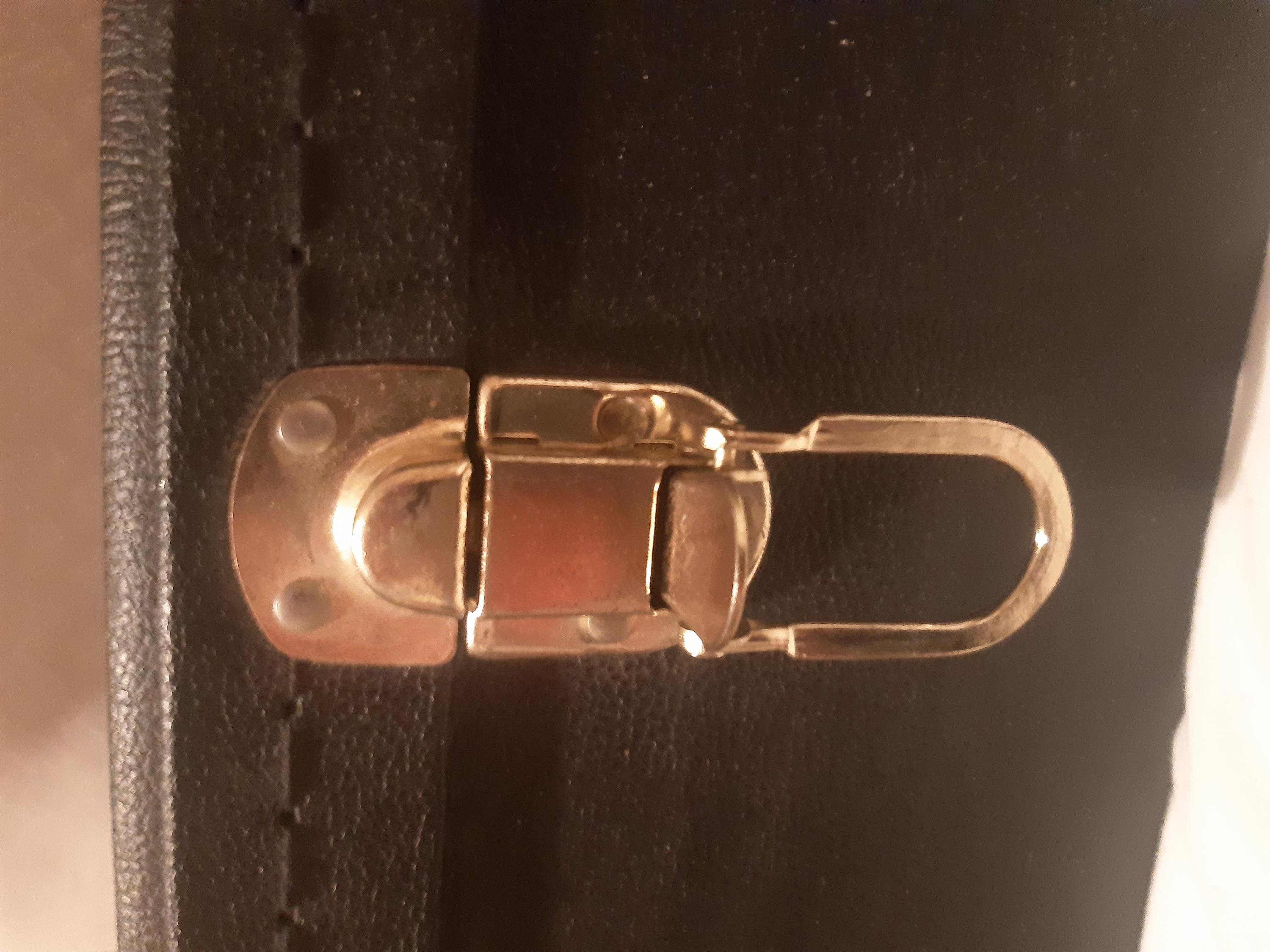 TKL Gibson Custom case clip/latch broken.-20240725_031218-jpg