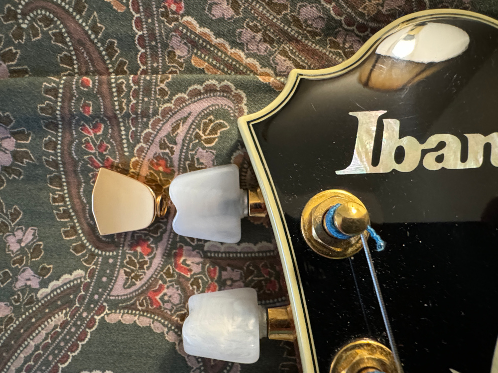 "Upgraded" to gold WD tuning buttons &amp; loving them!-original_vs_wd-jpeg