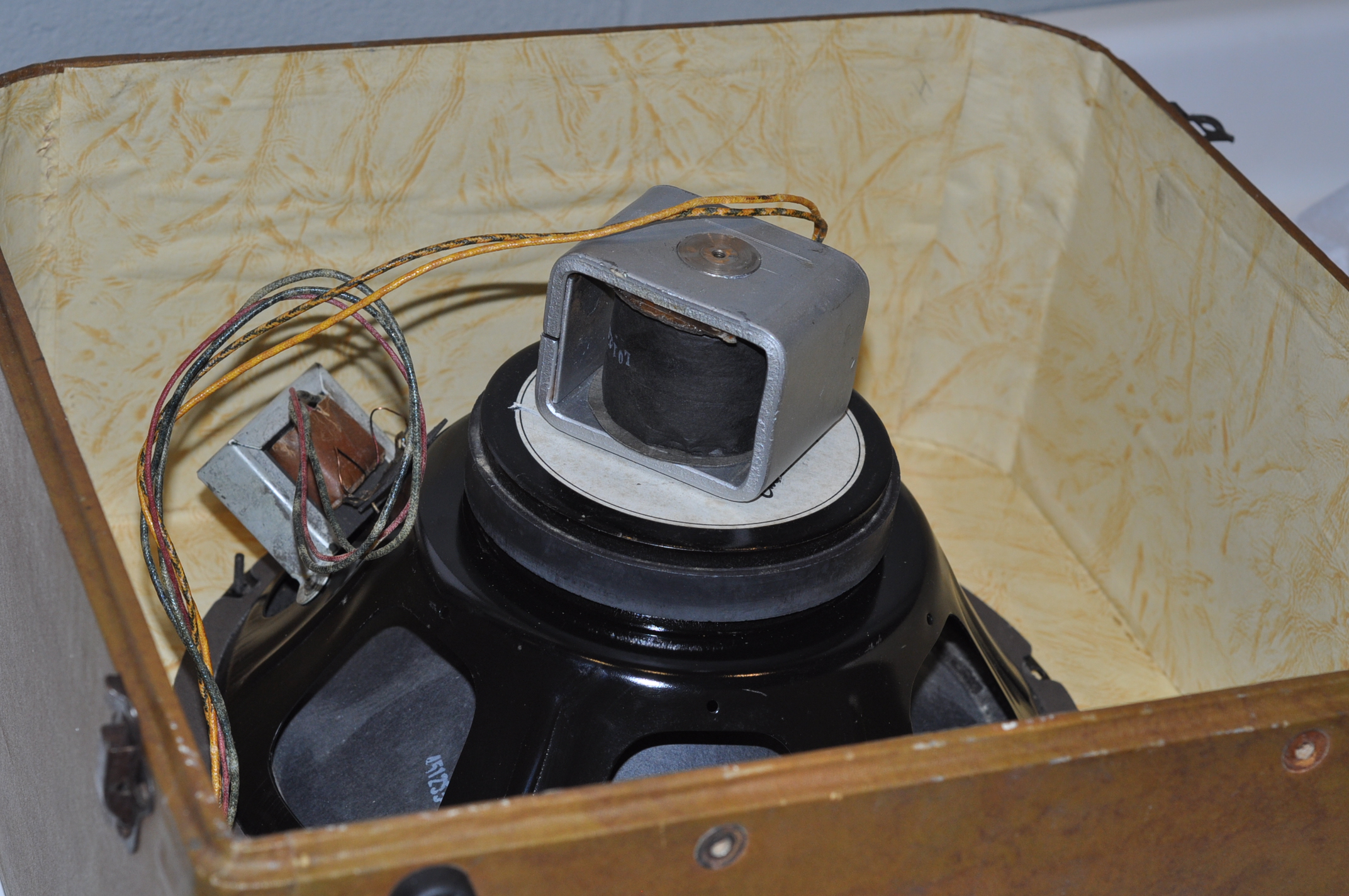 Gibson EH-150 square/round corner cab speaker questions-dsc_0522-jpg