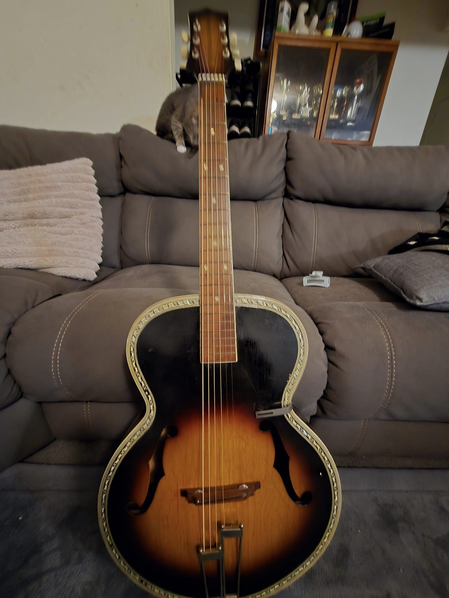 Mystery Archtop - European?-mystery-archtop-fb-jpg
