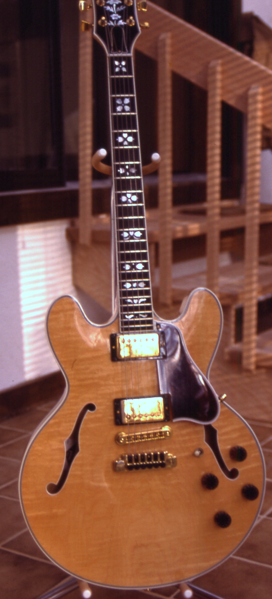 Gibson ES-355 (with Vibrola) Perspective-front-2-jpg