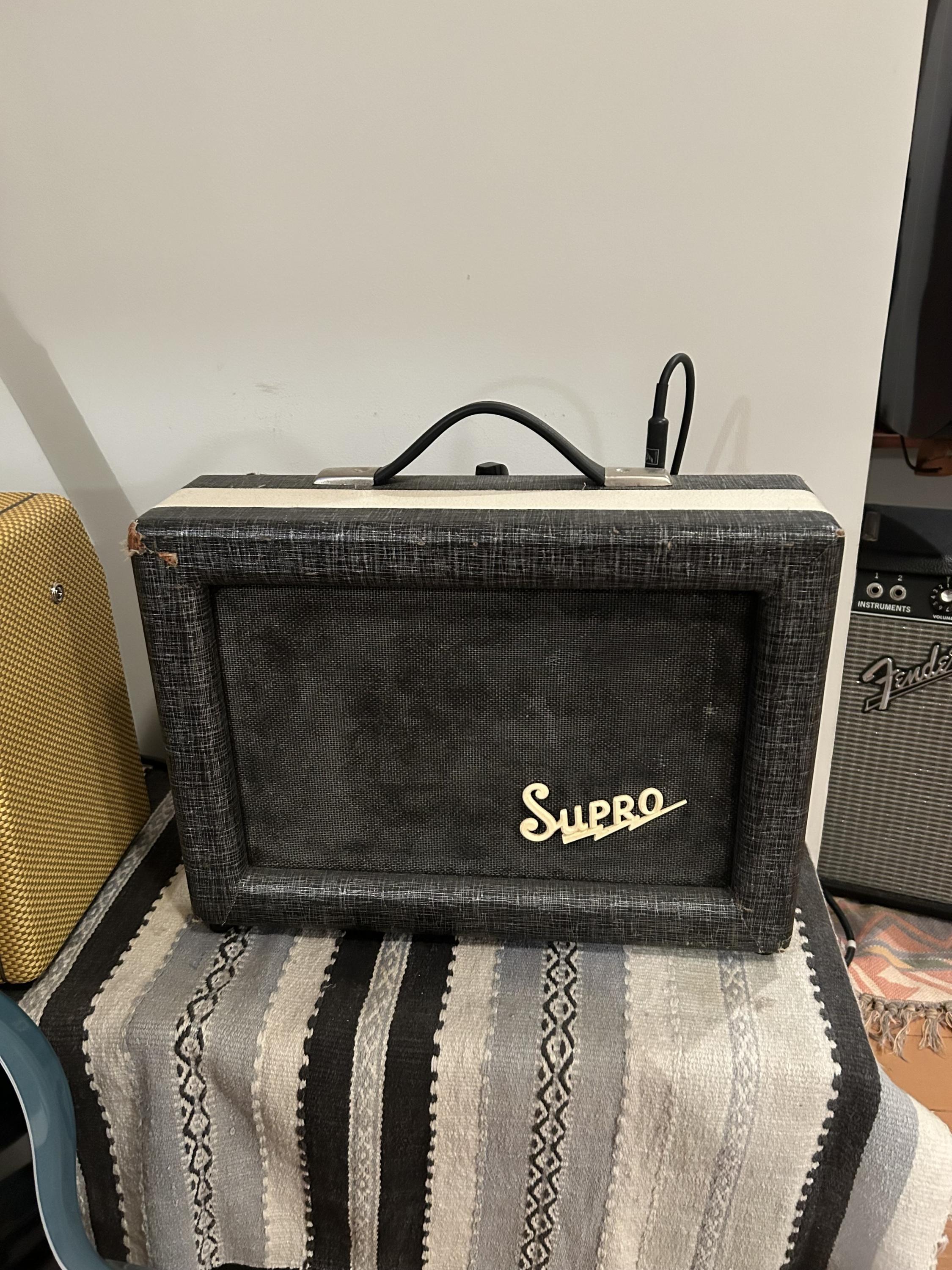 Can you show me your 1x8" guitar amp?-img_2209-jpg