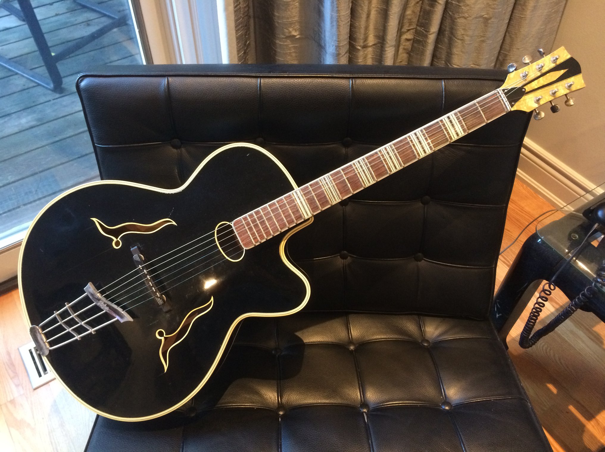 Show Me Your Black Archtop-höf-model461-jpg