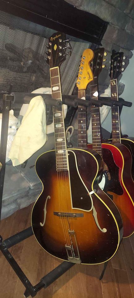 Epiphone Devon versus Triumph-411889706_24536789069268901_5376560034201461294_n-jpg