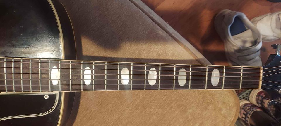 Epiphone Devon versus Triumph-414487425_6500499753387936_7191052426471470557_n-jpg