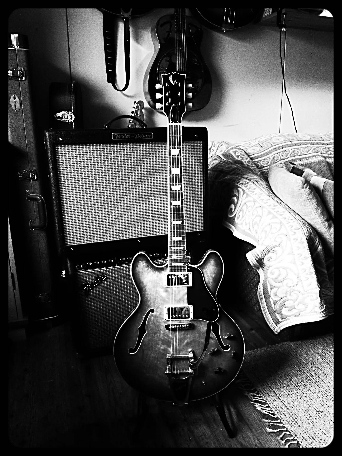 Floating pickguard extends over the cutaway?-5jyx6s-jpeg