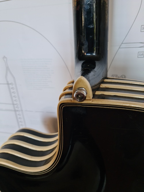 Artur Lang Archtop-a275a422-6c4b-4dc3-bb90-084a26bac5b4-jpeg