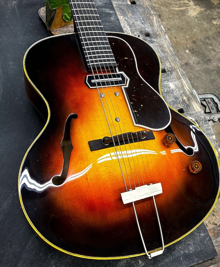 What is John Pizzarelli's noncut 7 string?-17-jpg