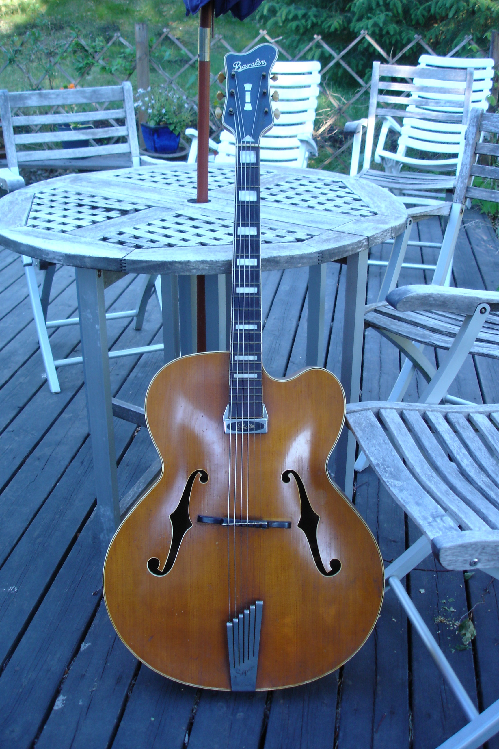 Any other fans of Danish archtops?-1908-jpg