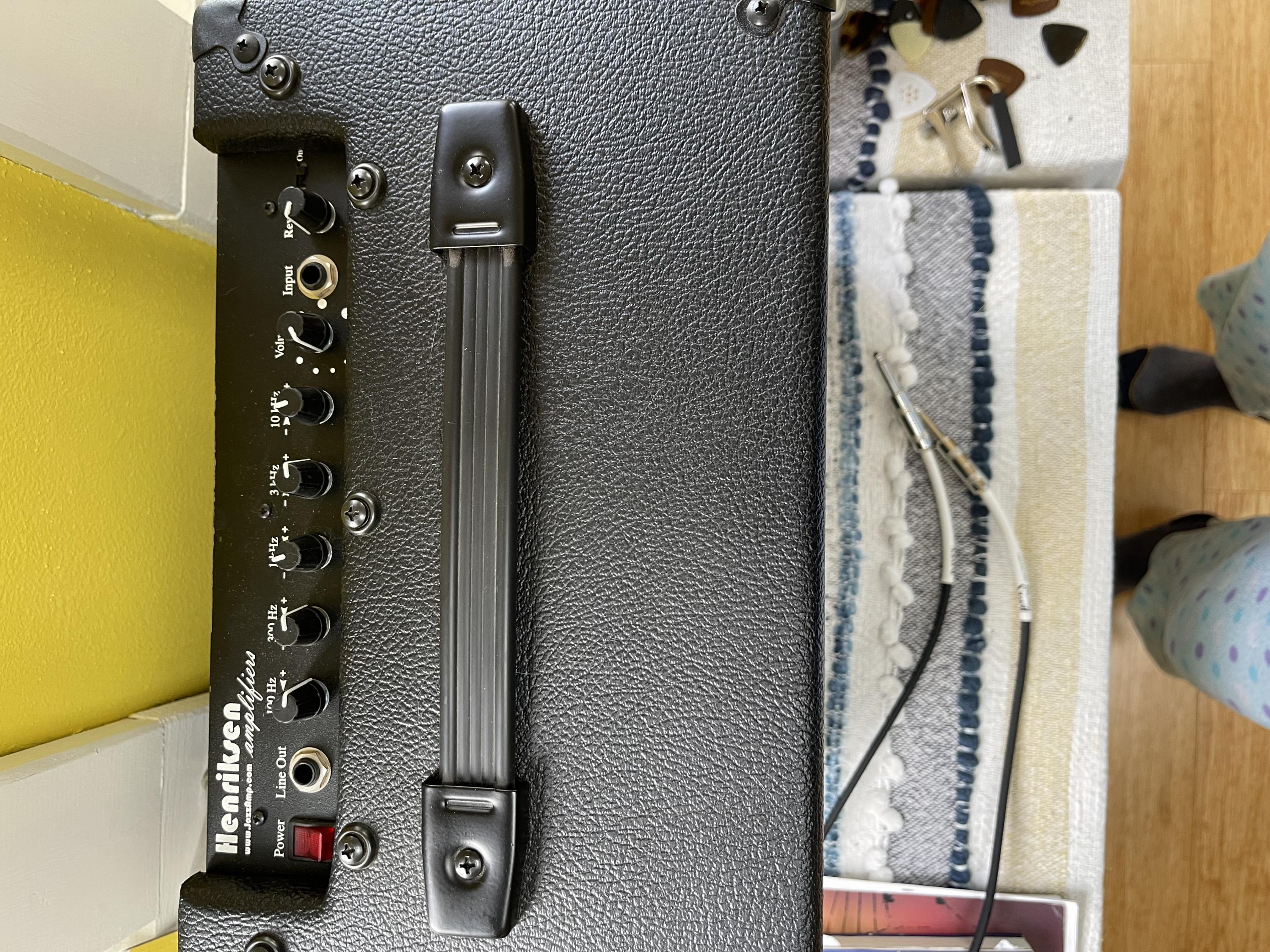 Older Henriksen JazzAmp 10 - Keeper?-img_2687-jpg