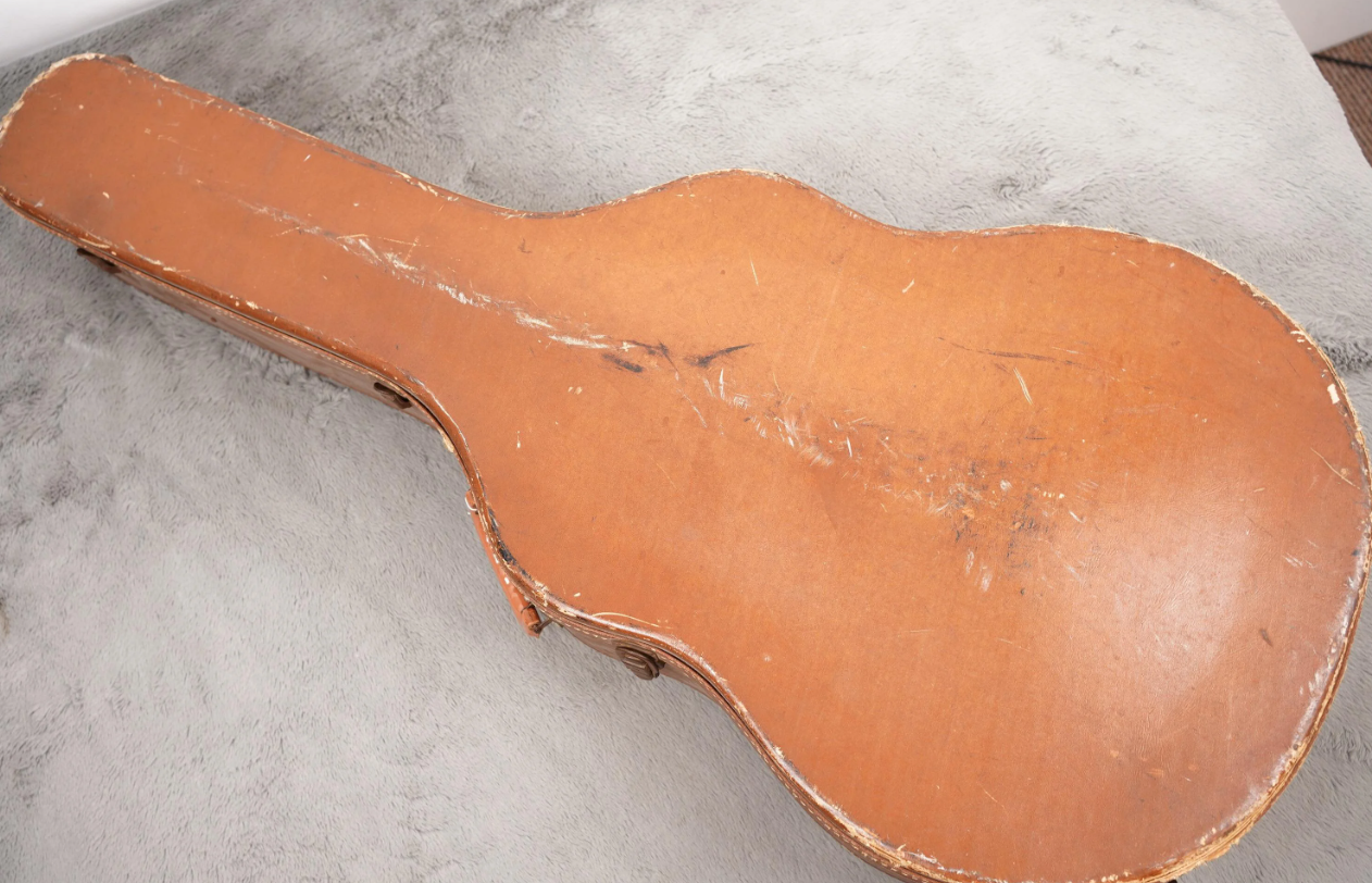 Vintage Gibson Cases?-screenshot-2025-09-25-085412-png