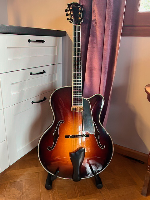 Eastman 810CE-esat-jpg