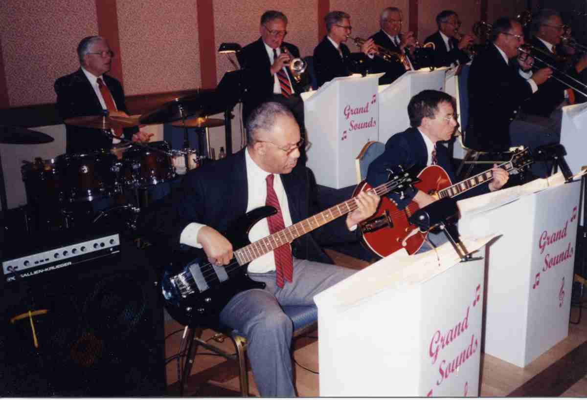 Let's See Your Red Guitars!-grand-sounds-3-small-jpg