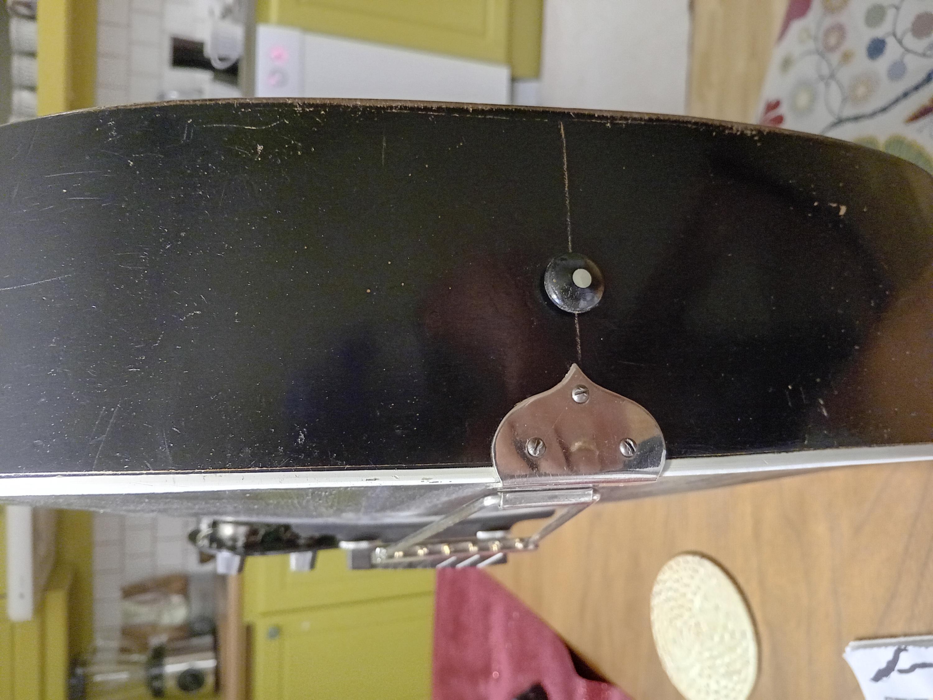 Help Identify this Vintage Archtop-20251210_072724-jpg