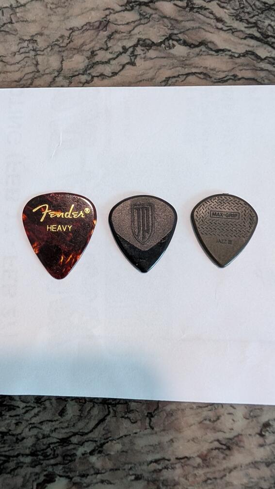 Dunlop Invisible Jazz Picks-pxl_20260214_161805702-jpg