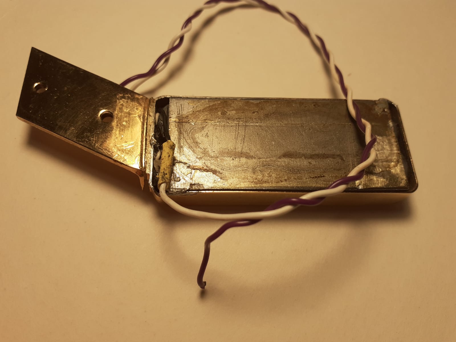 Is it possible to modify a Gibson BJB pickup for adjustable pole pieces?-bjb-pickup-base-jpg